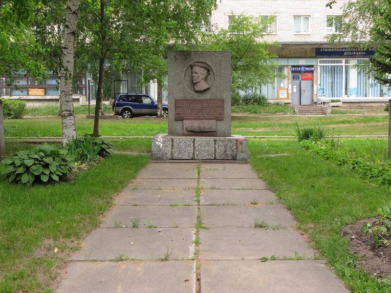 Памятник Лебедеву Н. М.