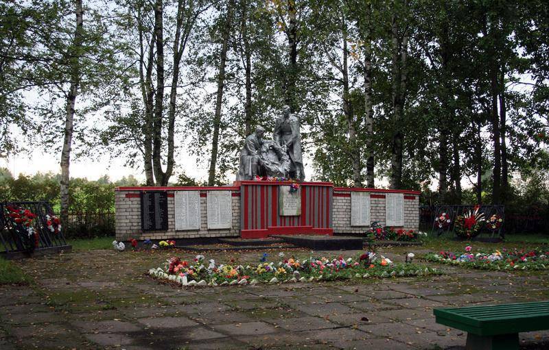 Братская могила красноармейцев и советских воинов, погибших в годы Гражданской и Великой Отечественной войн