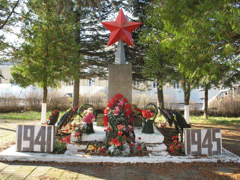 Братские могилы красноармейцев и советских воинов, погибших в годы Гражданской и Великой Отечественной войн