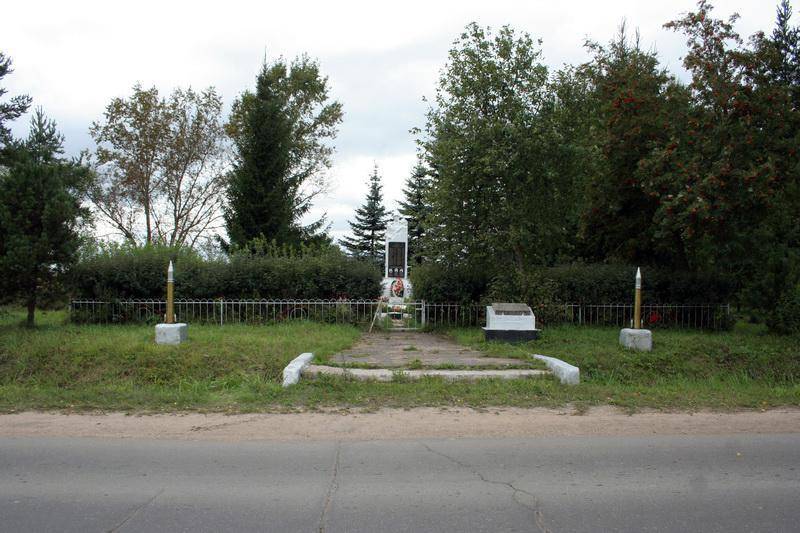 Братское кладбище советских воинов и мирных жителей, погибших от рук фашистов