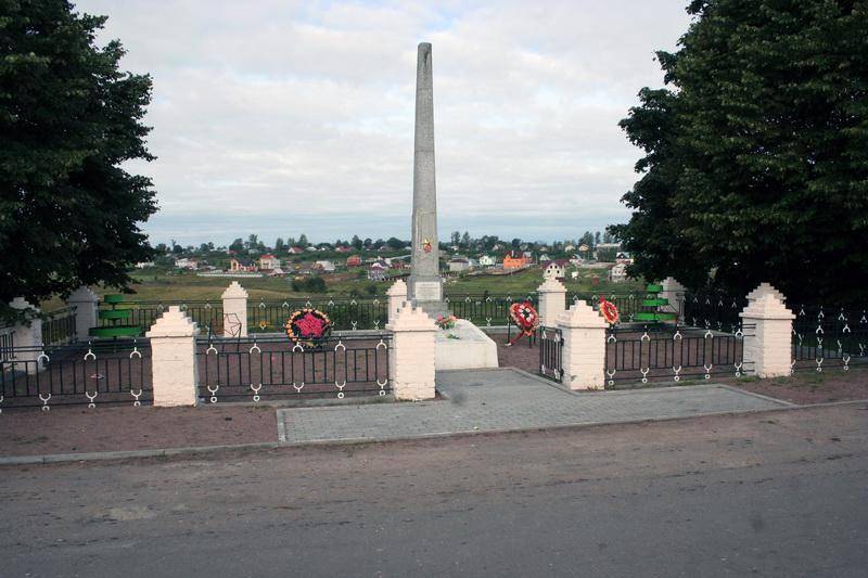 Братская могила советских воинов, погибших в годы гражданской и Великой Отечественной войн
