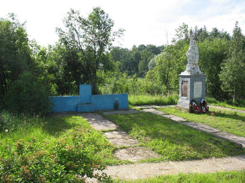 Братская могила советских воинов, погибших в фашистском концлагере