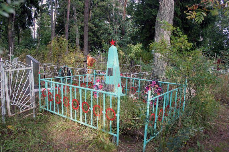 Братская могила советских воинов, погибших в годы Гражданской и Великой Отечественной войн