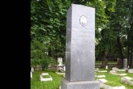  Памятник на могиле летчика,  Героя Советского Союза А.Н.Годовикова