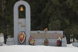 Памятник погибшим односельчанам в ВОВ, п. Рощино