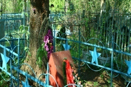Братская могила советских воинов, деревня Глутно