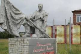 Памятник землякам, павшим в боях за Родину, с. Кельчиюр