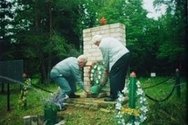 Кладбище советских воинов 1942-1943 г.г.	Маревский район д. Поля (0,3 км к востоку)