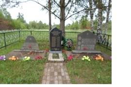 Воинское кладбище (три братские могилы), д. Шитики