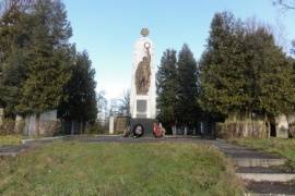 Братская могила советских воинов