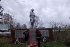 Скульптура солдата в память землякам, воевавшим в годы Великой Отечественной войны.