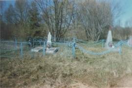 Воинское захоронение, состоящее из 4 братских могил, где захоронены военнослужащие, павшие на поле боя, д. РЕПИЩЕ