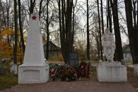 Братская могила советских воинов 1941-1943 гг., п. Демянск