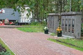 Памятник-стела «Героям-землякам» в поселке Чагода