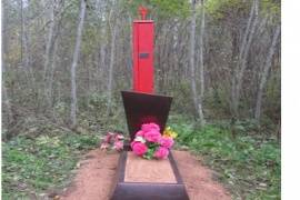 Индивидуальная могила неизвестной радистки, а/д «Вёска-Гущино» - км 2+500 западнее – км 0+020 от дороги