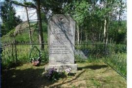Братская могила прах 38 граждан деревень Корныхново, Петино, Улазово, сожжённых в д. Корныхново