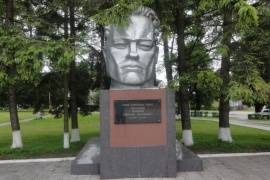 Памятник Герою Советского Союза Н.В. Мамонову