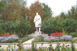 Памятник неизвестному солдату у Вохтожской школы №1, п. Вохтога