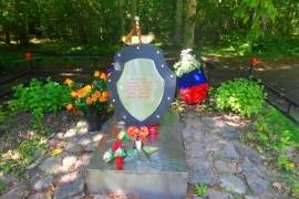 Памятник разведчику группы "Джек" Зварыке И.И.