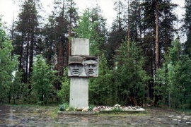 Братская могила советских воинов, погибших в боях с фашистскими захватчиками в сентябре 1944г