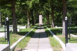 Воинское кладбище, на а/д Псков-Рига 41 км. 