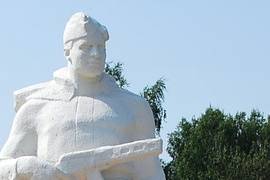 Памятник  воину победителю
