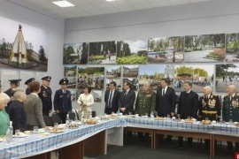 Губернатор вместе с ветеранами спел песню «День Победы» в честь 74-й годовщины освобождения Великих Лук