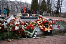 «Автопоезд памяти» с ветеранами и Главой города стартовал от знака первым жертвам фашисткой оккупации по мемориалам Пскова