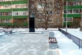 Площадку у памятника Мелентьевой вымостили натуральным камнем