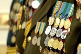 В России в 70-летию Победы выпустят платки с изображением госнаград