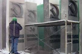 Отремонтированные памятные столбы Дороги жизни возвращаются на исторические места