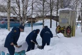 Ижемские пожарные привели в порядок памятники землякам, павшим в годы Великой Отечественной войны