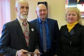 Тихвинским узникам концлагерей вручили юбилейные медали