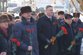 Сотни вологжан возложили цветы в память о погибших жителях и защитниках блокадного Ленинграда