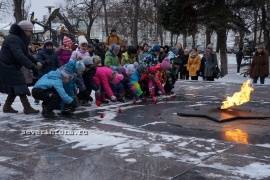 В Вологде возложили цветы к Вечному огню в День неизвестного солдата