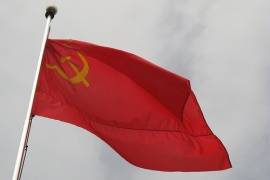 Вологодский ветеран подарил копию Знамени Победы школе города