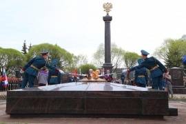В Городе воинской славы Колпино открыта памятная стела и зажжен Вечный огонь