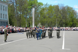 На главной площади Великих Лук прошел военный парад