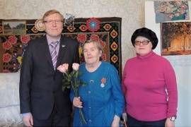 Председатель Совета Сыктывкара вручил ветеранам медали ко Дню Победы