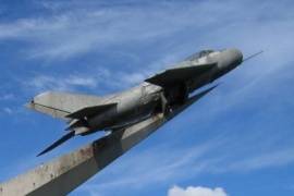 Петербургские молодогвардейцы возложили цветы к памятникам героям авиации ВОВ