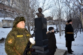В Полярном установлен бюст адмирала Геннадия Сучкова