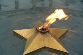 В Великом Новгороде прошёл митинг, посвященный Дню памяти героев