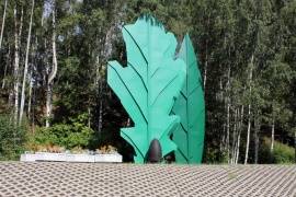 Территорию вокруг памятника на Румболовской горе облагородили