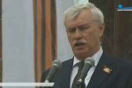 В Ломоносове установили стелу "Город воинской славы"