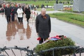 На Пискаревском мемориале прошла торжественно-траурная церемония