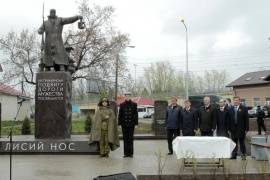 В Приморском районе Петербурга открыли памятник "Дорога мужества"