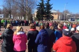 Участники автопробега «Победим вместе» возложили цветы к Вечному огню