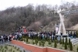 Память жертв Холокоста почтили возле памятника в Янтарном