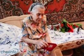 Еще один ветеран из Украины получила юбилейную медаль