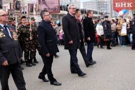 В Сыктывкаре возложили цветы к памятным мемориалам